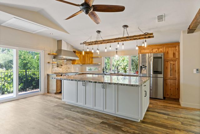 121 Prospector Ct, Folsom, CA 95630