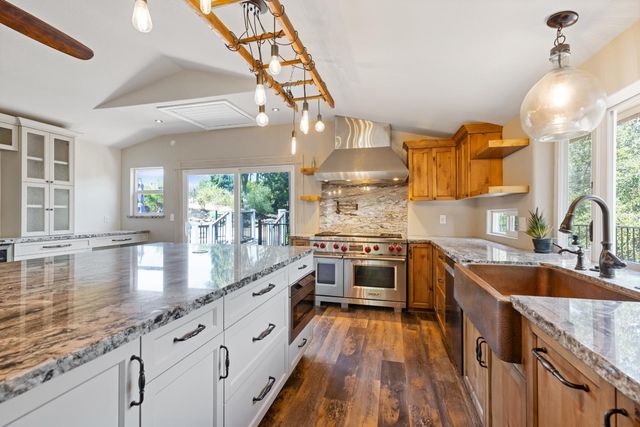 121 Prospector Ct, Folsom, CA 95630