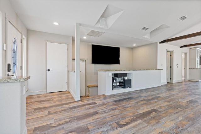 121 Prospector Ct, Folsom, CA 95630