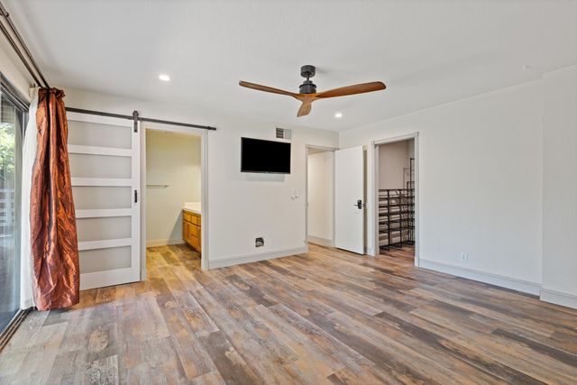121 Prospector Ct, Folsom, CA 95630