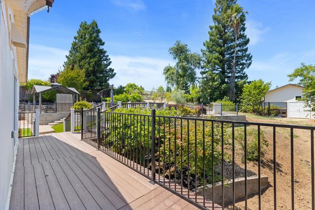 121 Prospector Ct, Folsom, CA 95630