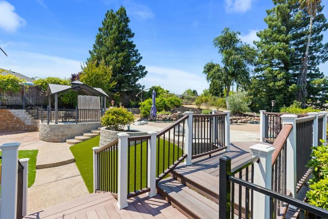 121 Prospector Ct, Folsom, CA 95630