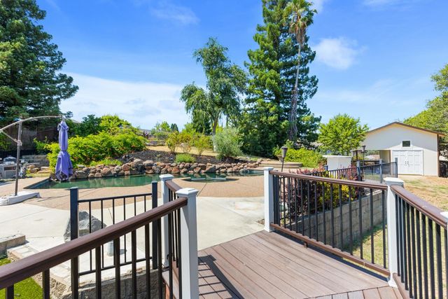 121 Prospector Ct, Folsom, CA 95630