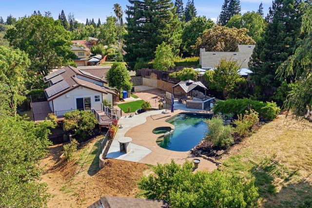 121 Prospector Ct, Folsom, CA 95630