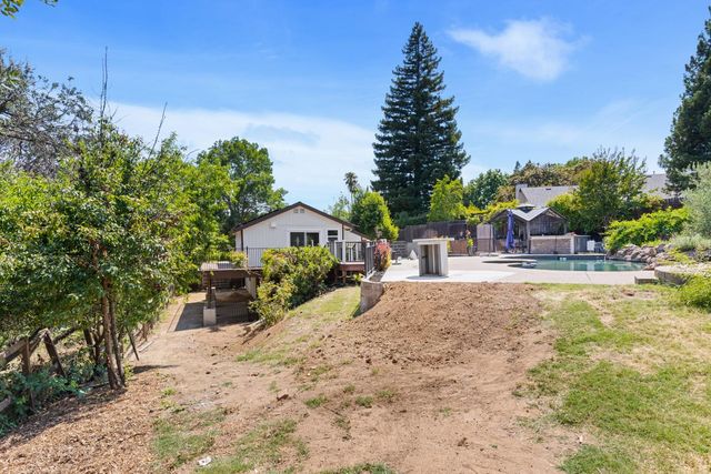 121 Prospector Ct, Folsom, CA 95630