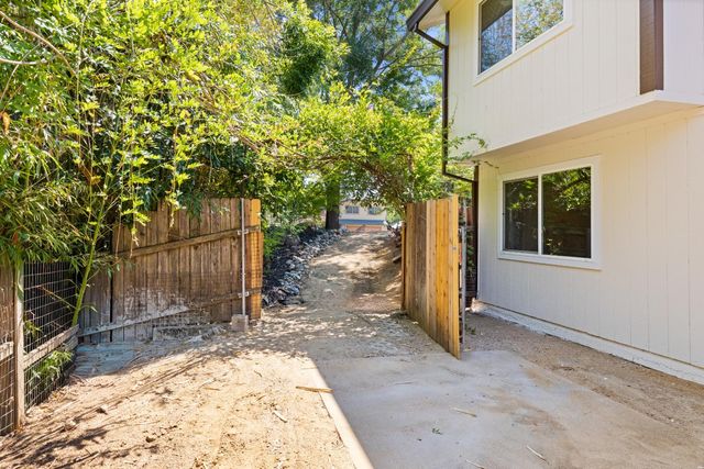 121 Prospector Ct, Folsom, CA 95630