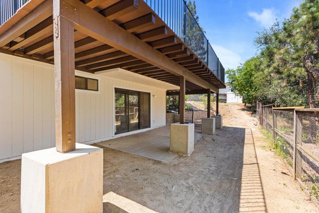 121 Prospector Ct, Folsom, CA 95630