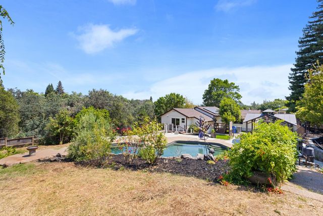 121 Prospector Ct, Folsom, CA 95630