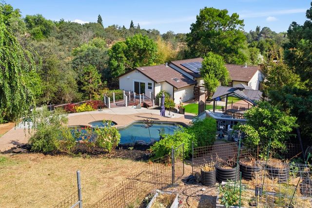 121 Prospector Ct, Folsom, CA 95630