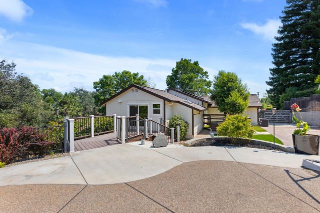 121 Prospector Ct, Folsom, CA 95630