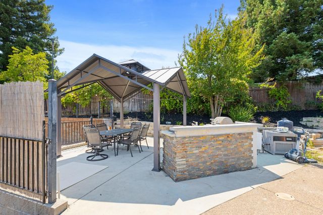 121 Prospector Ct, Folsom, CA 95630