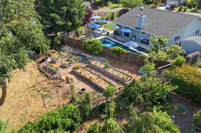121 Prospector Ct, Folsom, CA 95630