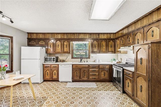 7403 E 134th Terrace, Grandview, MO 64030