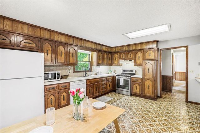 7403 E 134th Terrace, Grandview, MO 64030