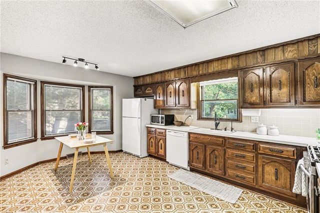 7403 E 134th Terrace, Grandview, MO 64030