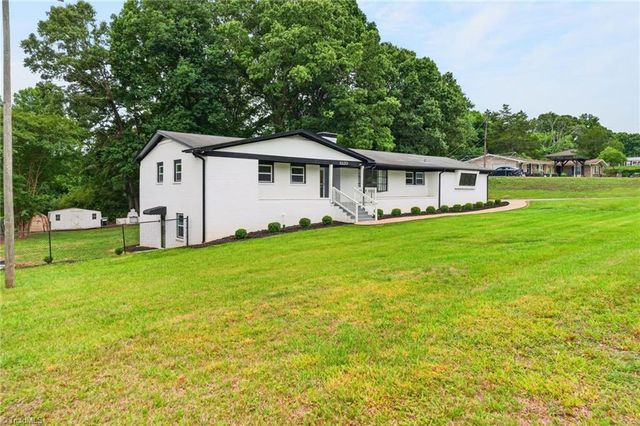 1220 Pennywood Drive, High Point, NC 27265