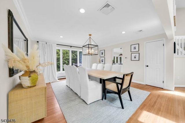 11 Hemlock Ln, Kinnelon Boro, NJ 07405