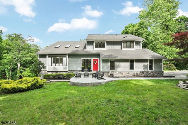 11 Hemlock Ln, Kinnelon Boro, NJ 07405