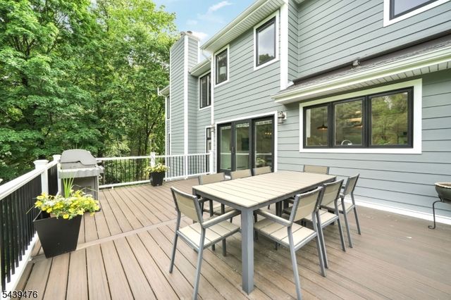 11 Hemlock Ln, Kinnelon Boro, NJ 07405