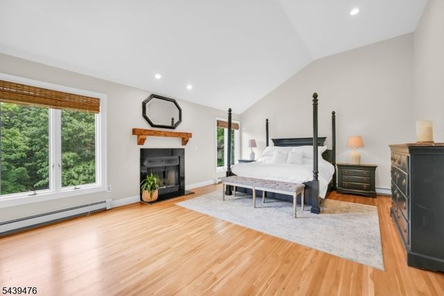 11 Hemlock Ln, Kinnelon Boro, NJ 07405