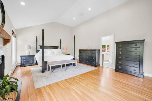 11 Hemlock Ln, Kinnelon Boro, NJ 07405