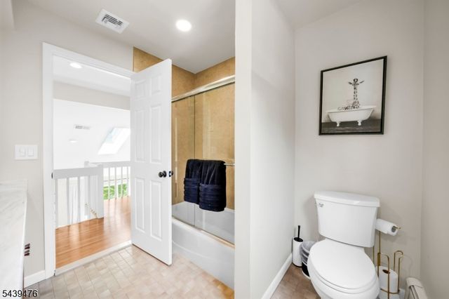 11 Hemlock Ln, Kinnelon Boro, NJ 07405