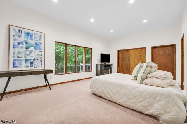 11 Hemlock Ln, Kinnelon Boro, NJ 07405