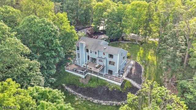 11 Hemlock Ln, Kinnelon Boro, NJ 07405