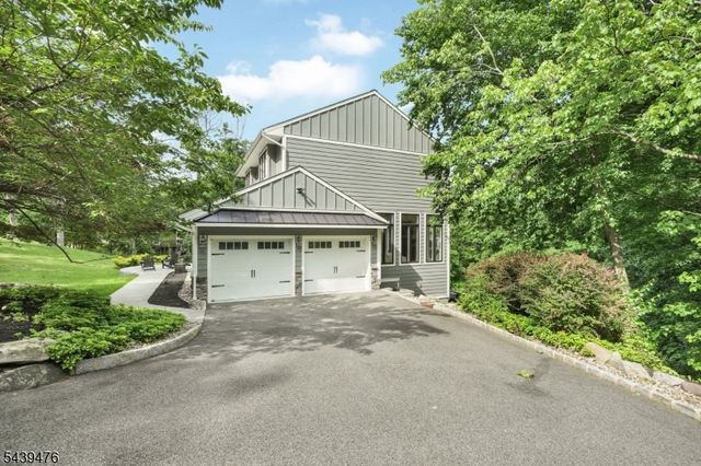 11 Hemlock Ln, Kinnelon Boro, NJ 07405
