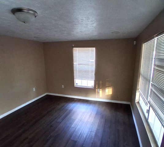 1216 W 6th Street, Texarkana, TX 75501