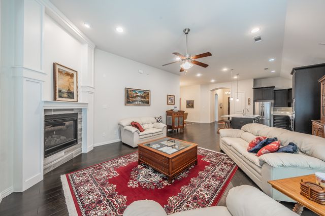 902 Enchanted Wood Drive, Arlington, TX 76005