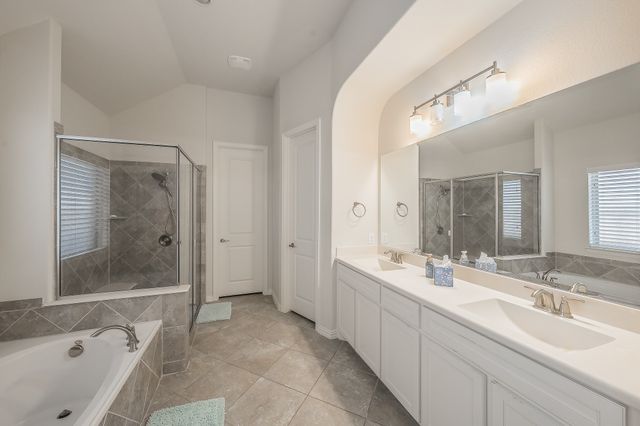 902 Enchanted Wood Drive, Arlington, TX 76005