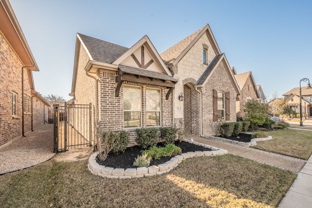 902 Enchanted Wood Drive, Arlington, TX 76005