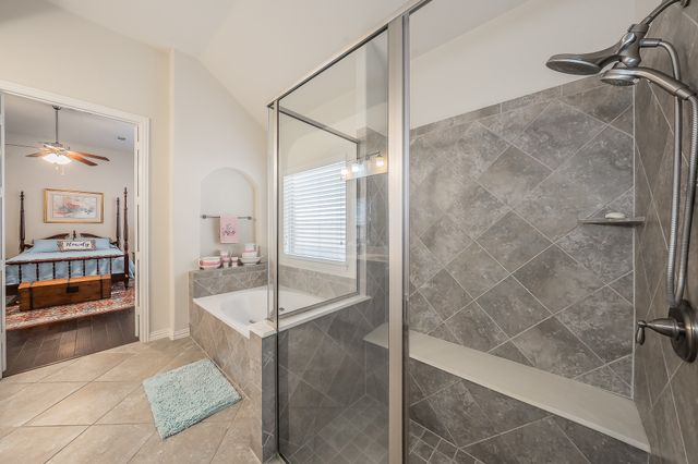 902 Enchanted Wood Drive, Arlington, TX 76005