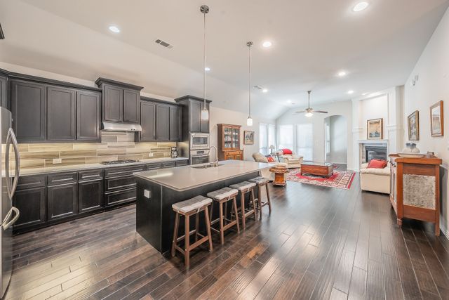 902 Enchanted Wood Drive, Arlington, TX 76005