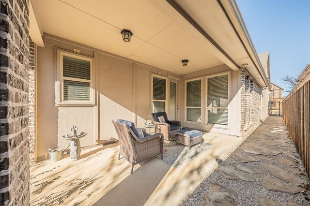 902 Enchanted Wood Drive, Arlington, TX 76005