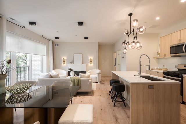 8031 W Belmont Avenue 102, River Grove, IL 60171