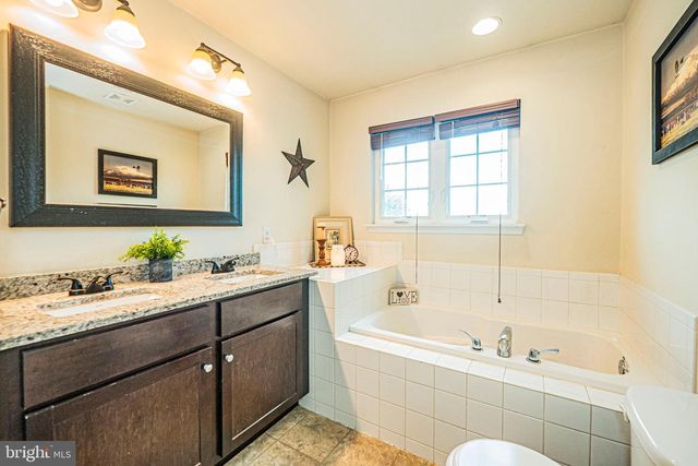 79 KENSINGTON TER, Martinsburg, WV 25405