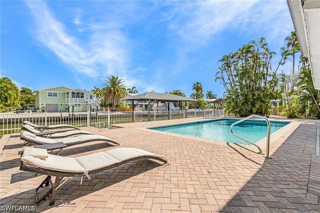 3 Pepita ST, Fort Myers Beach, FL 33931