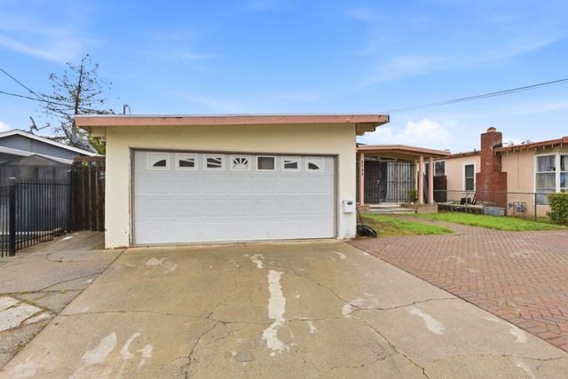 2548 Hazelwood Way, East Palo Alto, CA 94303