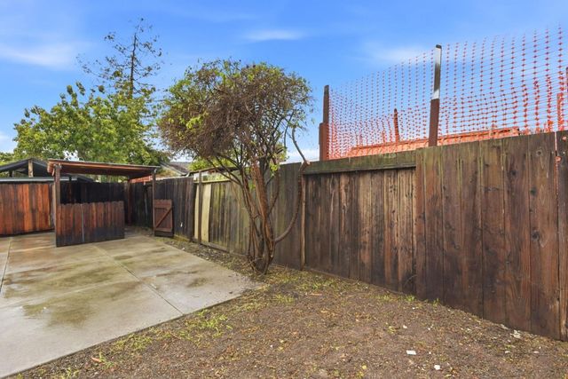 2548 Hazelwood Way, East Palo Alto, CA 94303