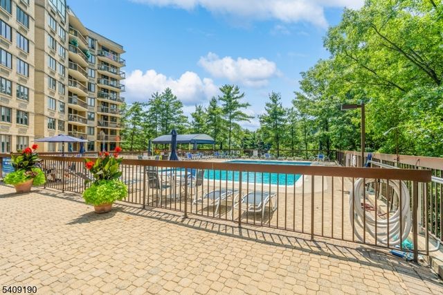 10 Smith Manor Blvd, West Orange Twp., NJ 07052