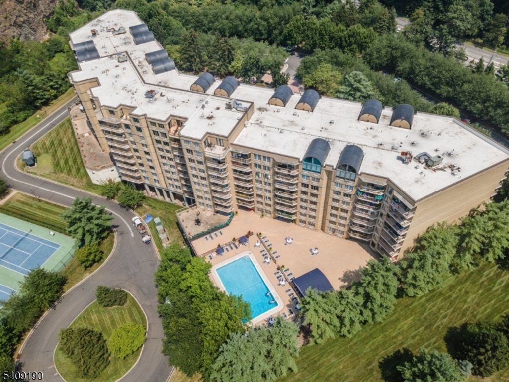 10 Smith Manor Blvd, West Orange Twp., NJ 07052