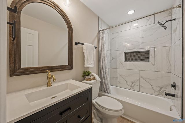 1901 Helmsdale Circle, Huntsville, AL 35803