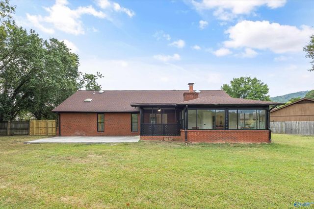 1901 Helmsdale Circle, Huntsville, AL 35803