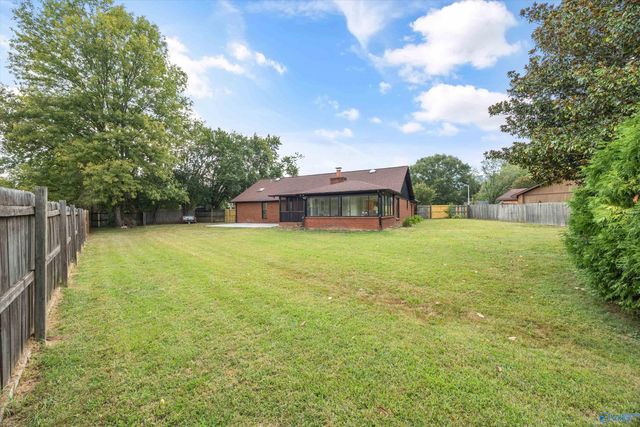 1901 Helmsdale Circle, Huntsville, AL 35803