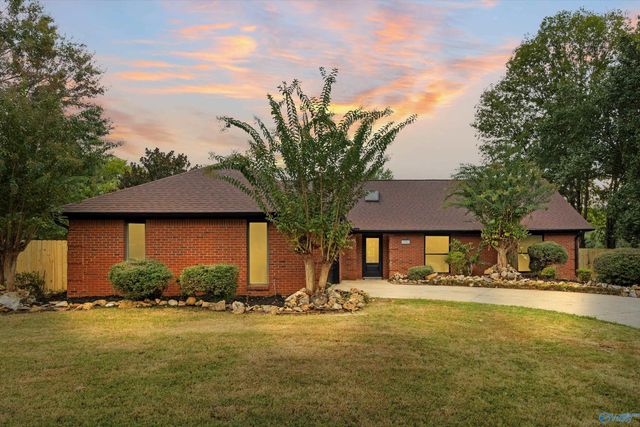 1901 Helmsdale Circle, Huntsville, AL 35803