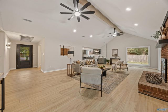 1901 Helmsdale Circle, Huntsville, AL 35803