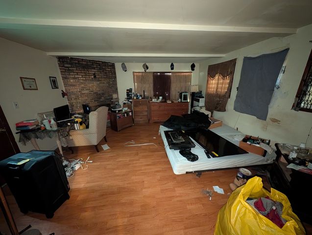 9960 S Van Vlissingen Road, Chicago, IL 60617