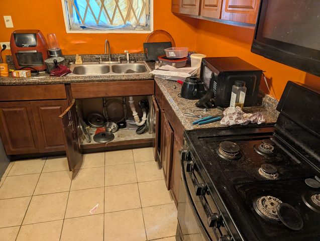 9960 S Van Vlissingen Road, Chicago, IL 60617